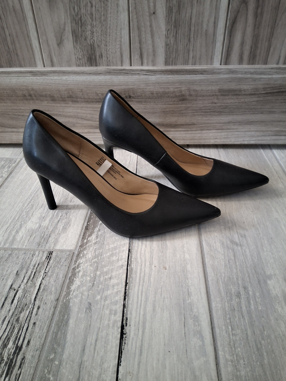 Women's Classic Black Pointed-Toe Pumps